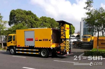 張家港市公路引入英達(dá)防撞緩沖車，筑起道路安全“移動(dòng)堡壘”